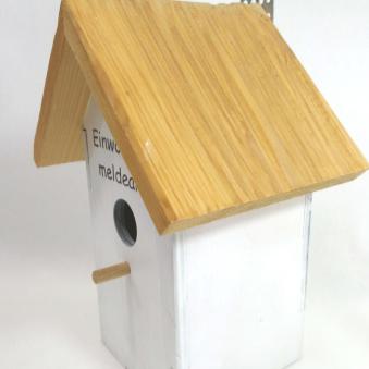 Schiff an Vogelhaus