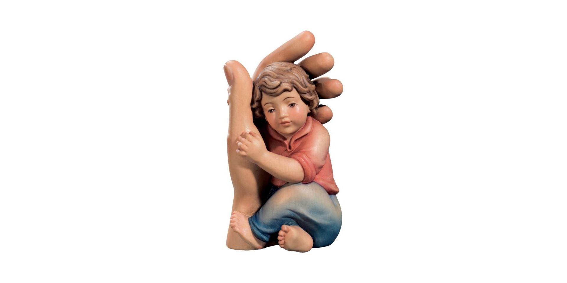 Schuetzende-Hand-mit-Buben---Bemalt
